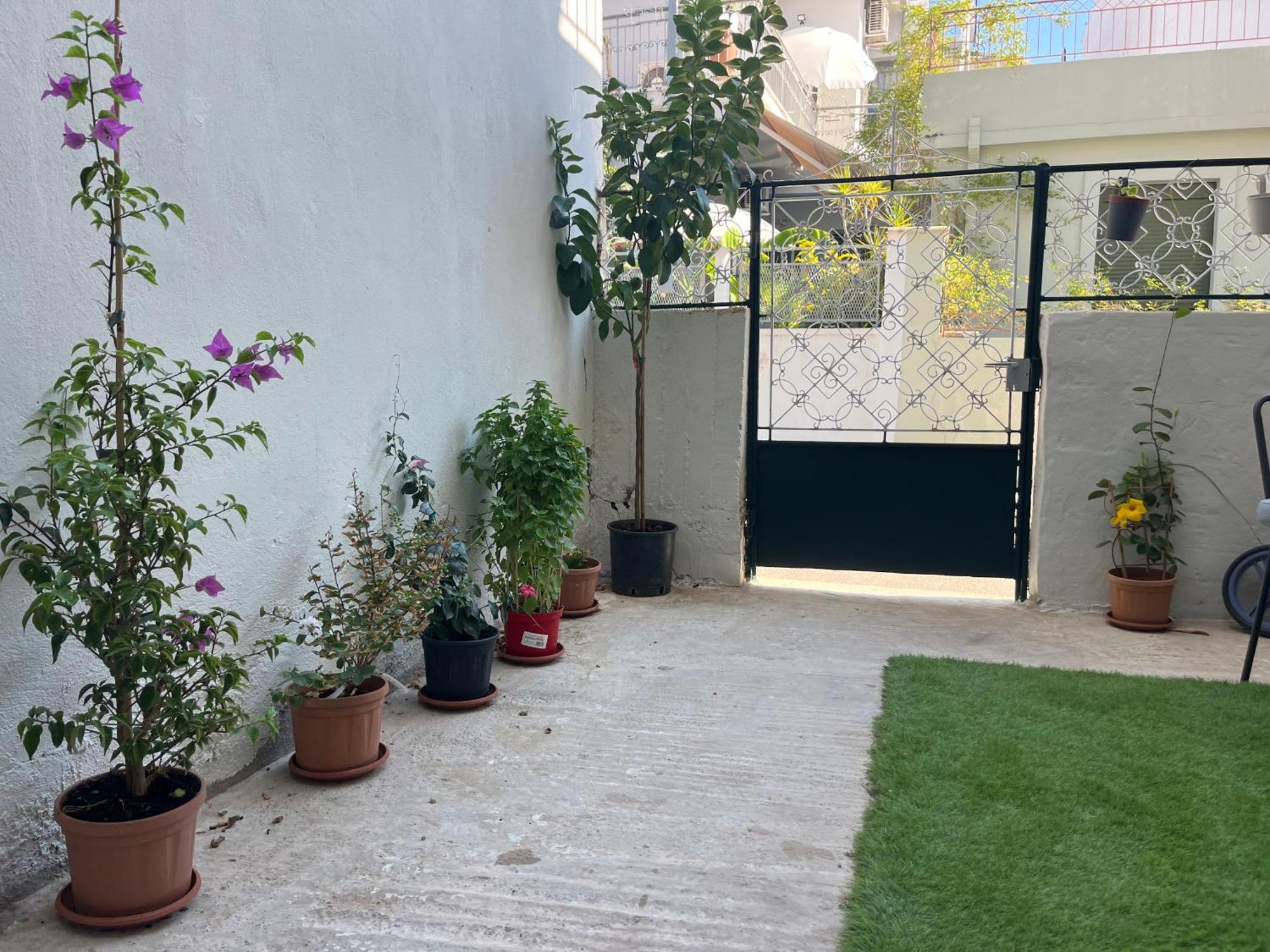 Noa - Designed Garden Studio In The City Center Kalamata Zewnętrze zdjęcie